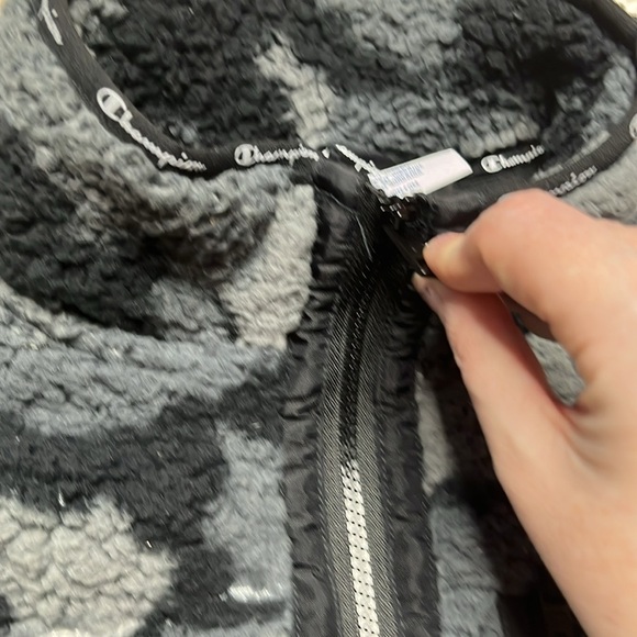 NEW Champion Camoflauge Cozy High Pile Vest, Script Logo sze S Black/Grey Unisex - Picture 15 of 16